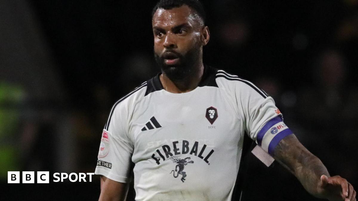 Bradford City Signs Defender Curtis Tilt From Salford on Two-Year Deal