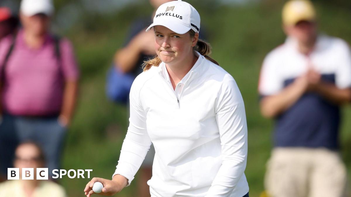 Woad shares lead after first round as professional