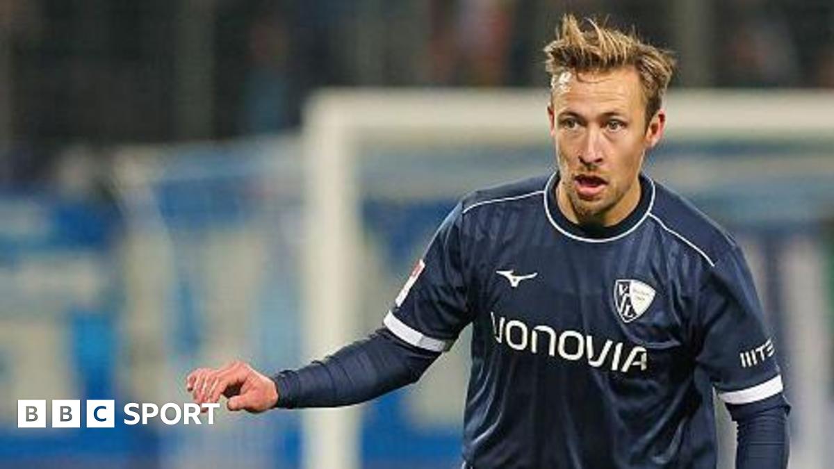 'Tenacious' wing-back Passlack joins Hibernian