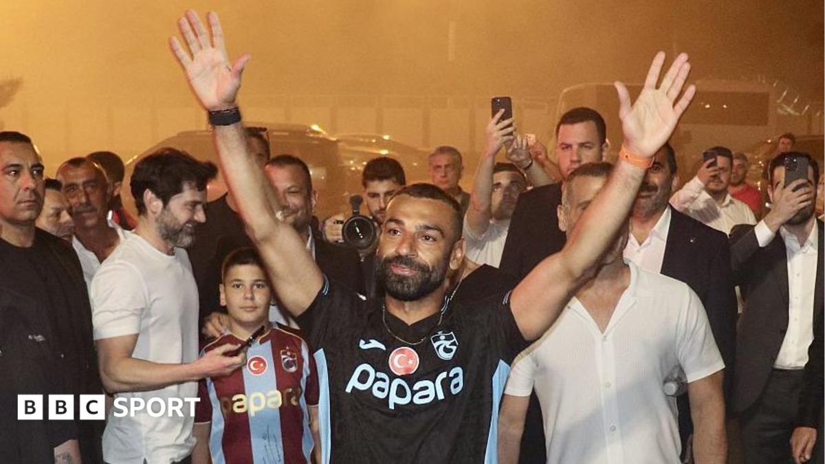 Salah given heros welcome before Trabzonspor move