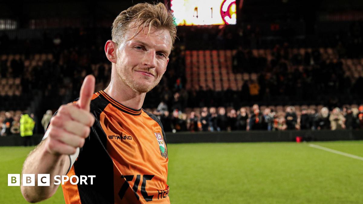 Barnet defender Collinge signs new contract