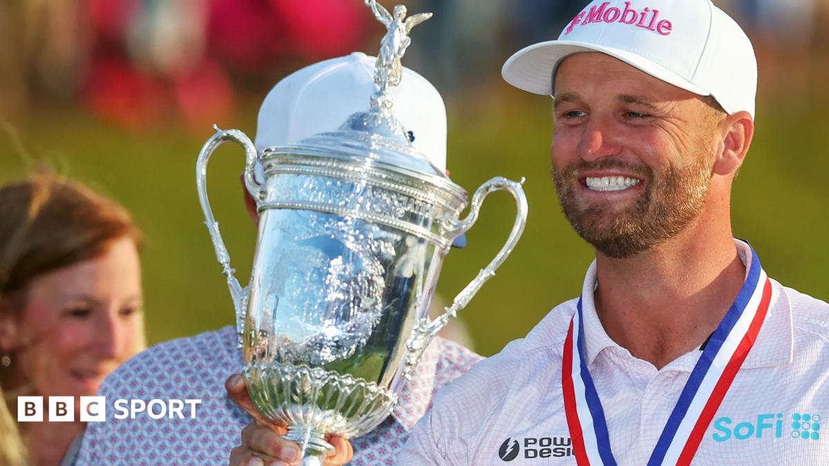 Clark blocks out New York jeers to win US Open title