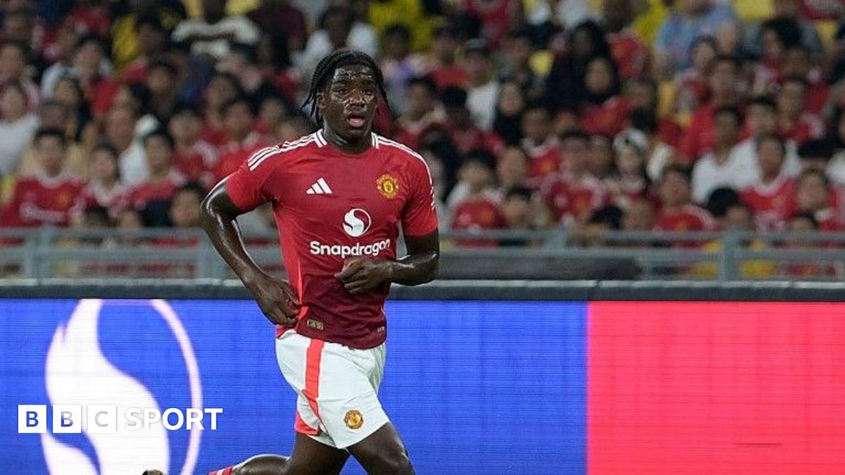 Manchester United Plans Professional Contract for Teen Defender Kukonki