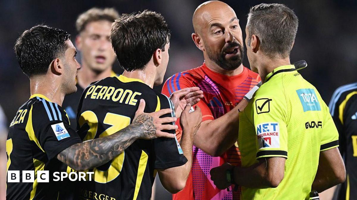 Ex-Liverpool keeper Reina sent off in his final game
