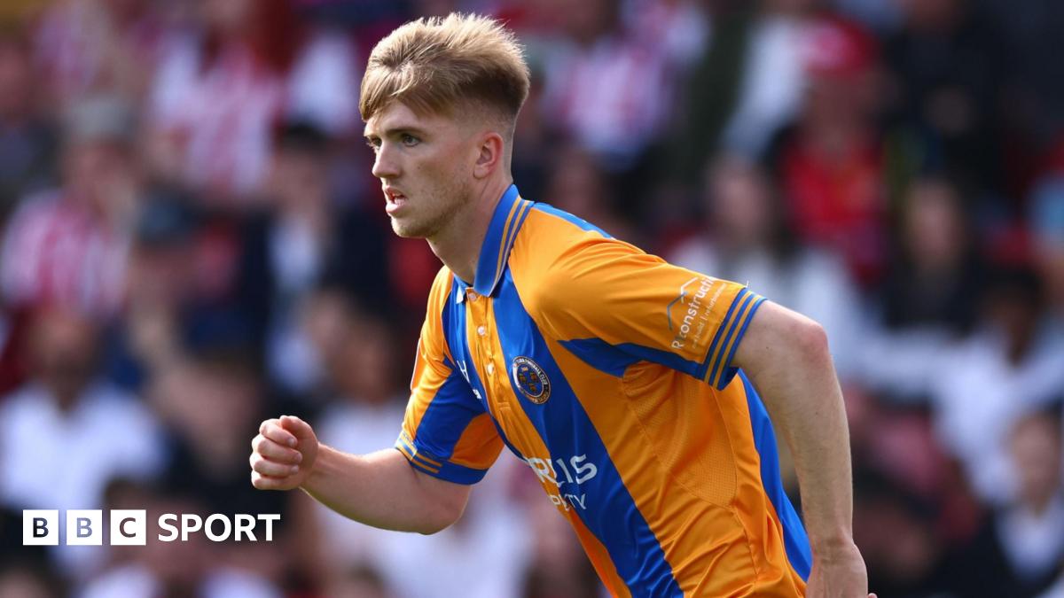 Huddersfield sign Villa defender Feeney on loan