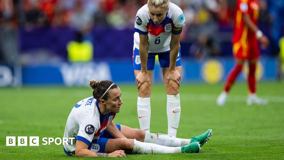 How did Lucy Bronze play the whole of Euro 2025 with fractured tibia?