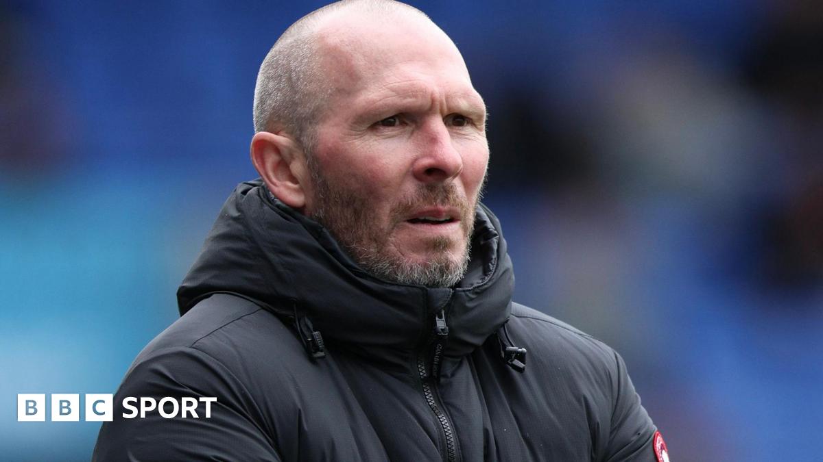 Appleton agrees new deal as Shrewsbury head coach