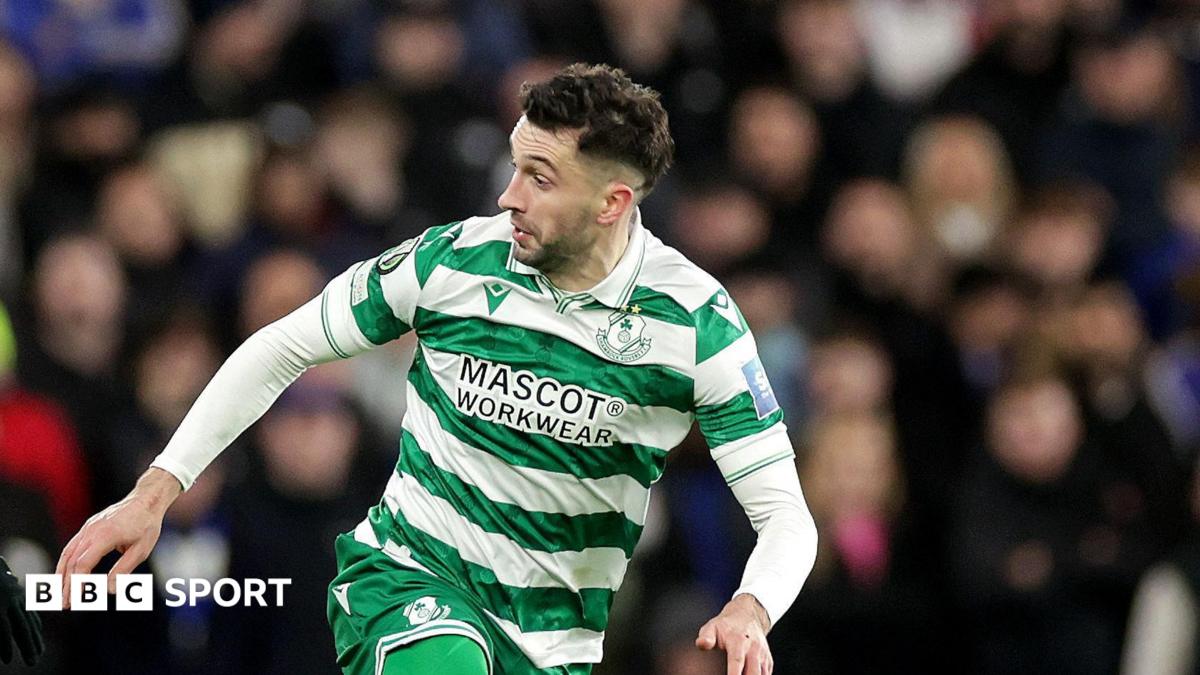 Neil Farrugia: Barnsley sign former Shamrock Rovers utility player