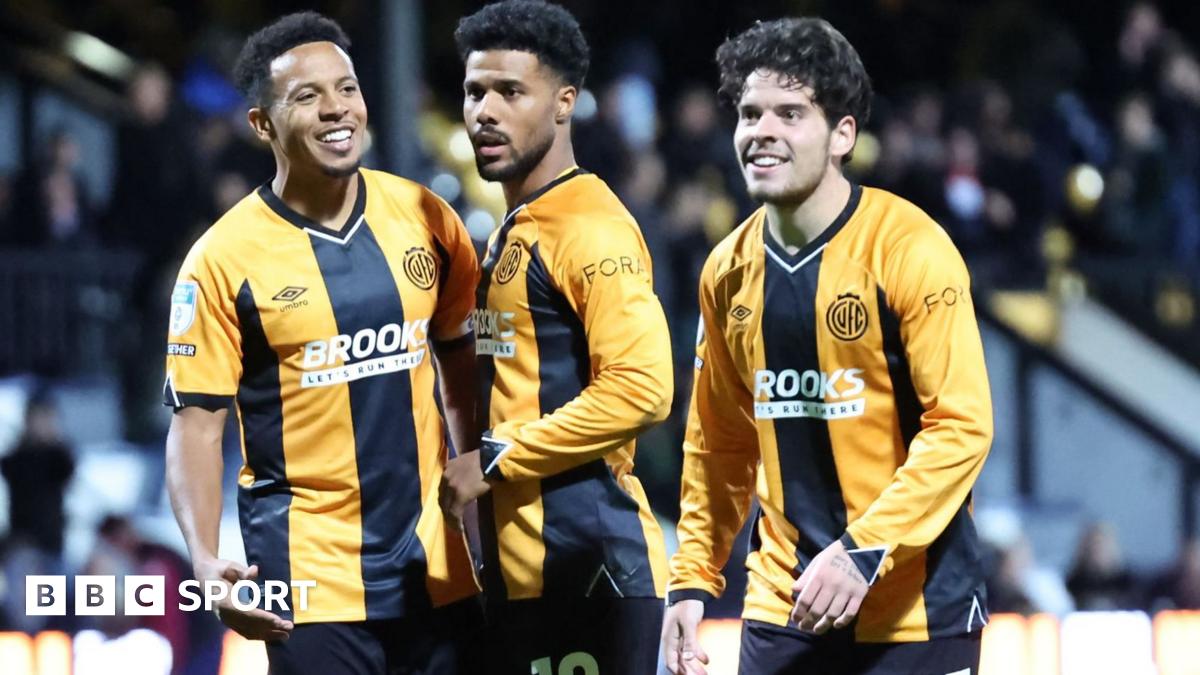 Managerless Luton lose, Leeds thrashed in EFL Trophy