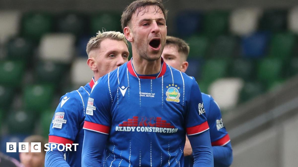 Irish Premiership: Linfield extend lead at the top as Glenavon beat Cliftonville