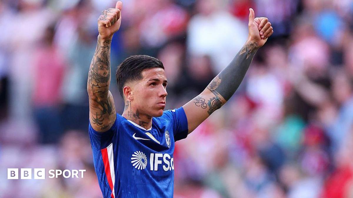 Will Man City move for Fernandez as Chelsea deadline approaches?