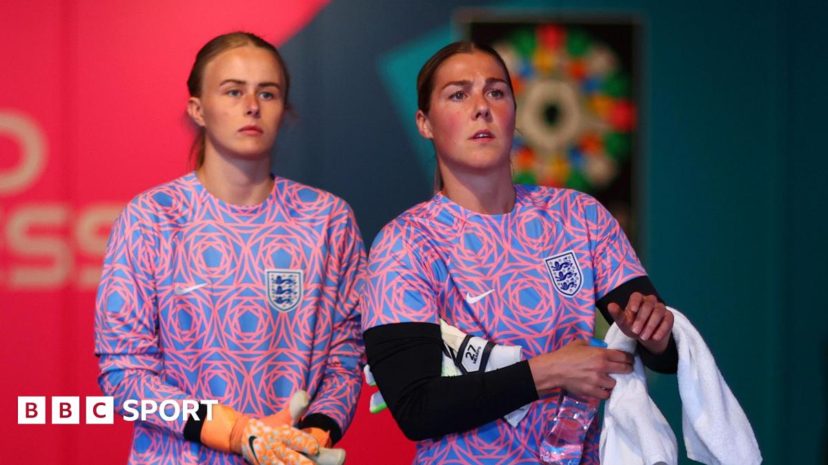 Being dropped for Hampton 'felt unjust' - Earps