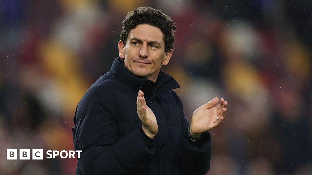 Brentford boss Andrews signs new deal to 2032