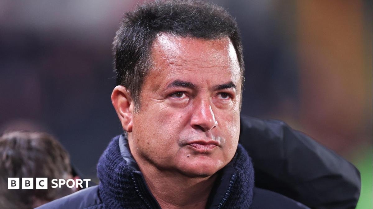 مالك هال سيتي أكون إليكالي “منزعج” من مطالبات النقل مالك هال سيتي أكون إليكالي “منزعج” من مطالبات النقل