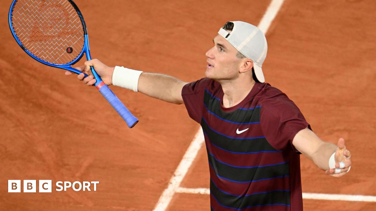 Draper edges past Monfils in late-night French Open thriller
