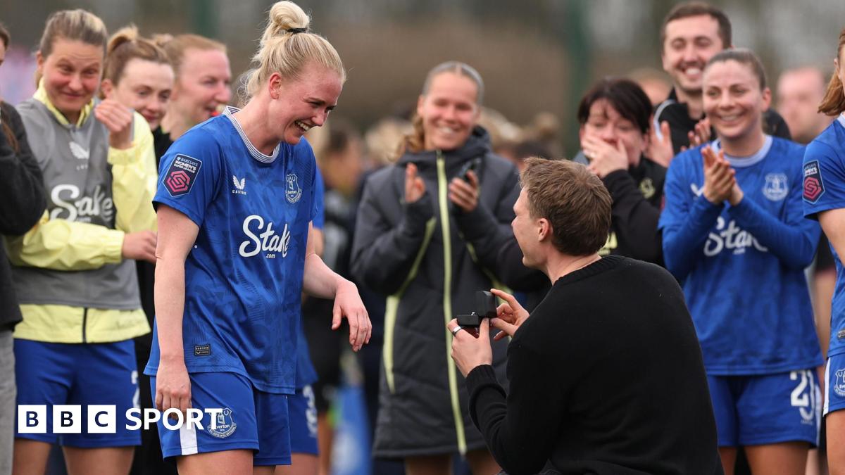 Rikke Madsen: Gelandang Everton mendapat proposal setelah kembali beraksi