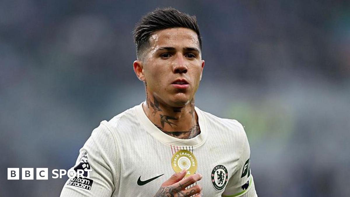 Enzo Fernandez: Chelsea midfielder dropped after 'crossing a line' - Liam Rosenior