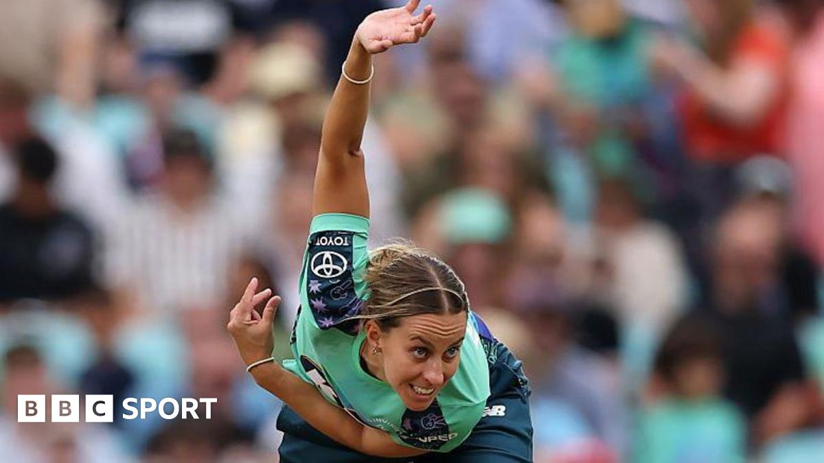 Surrey's Farrant forced to retire with back injury