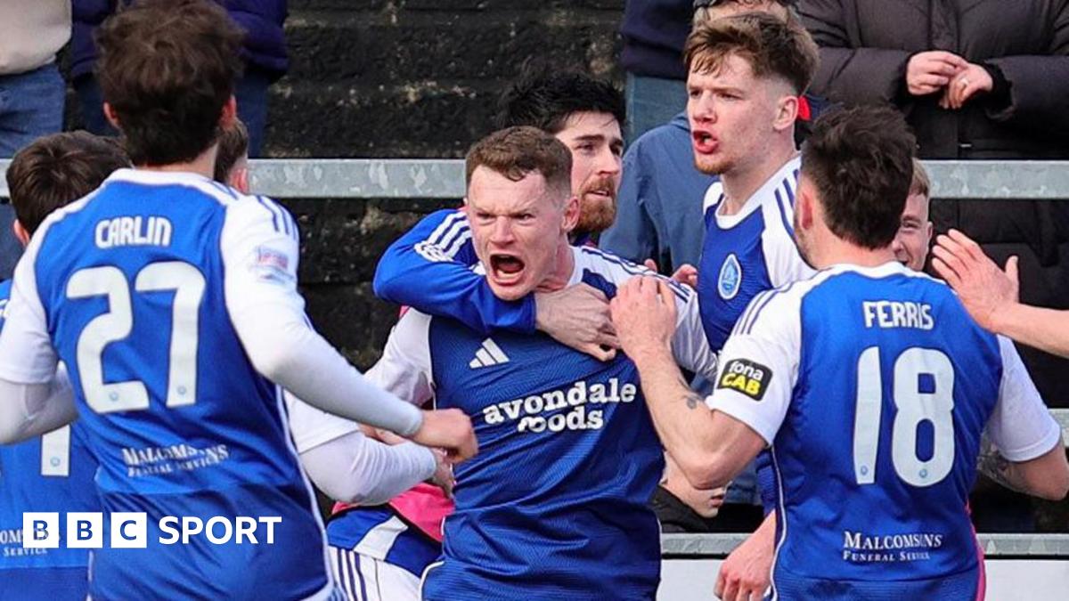 Glenavon move off bottom spot with win at Crusaders