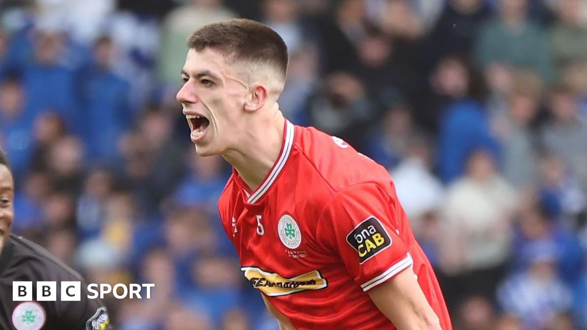 Dunfermline Signs Cliftonville Full-Back Kearney
