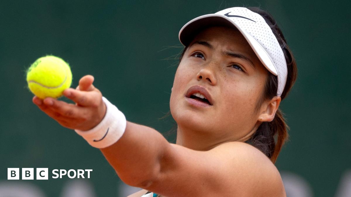 Coach blames heavy tennis balls for Raducanu form