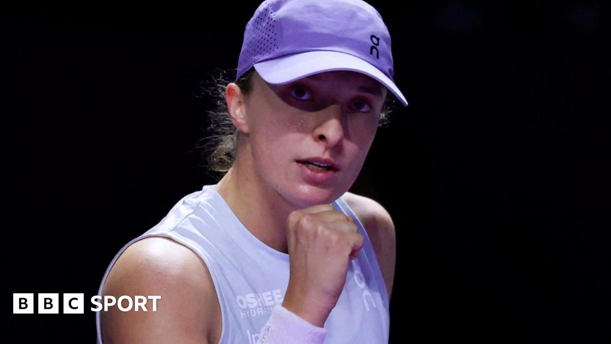 WTA Finals: Iga Swiatek and Elena Rybakina earn dominant opening wins