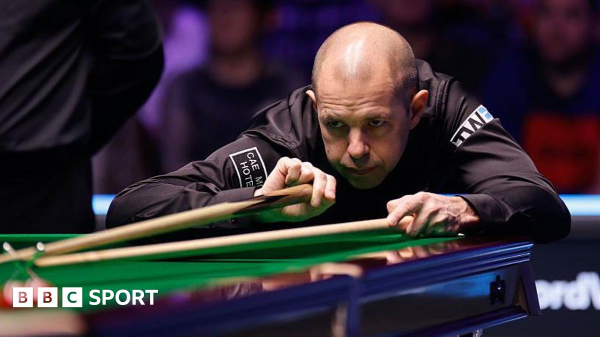 Hawkins holds off Wu to reach Welsh Open final