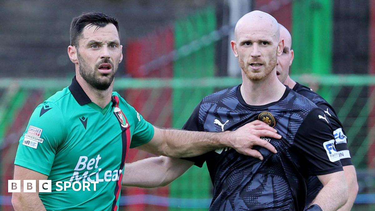 Glentoran stay top as Bangor and Cliftonville win
