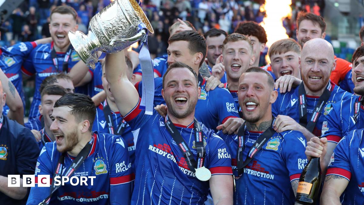 Linfield begin title defence against Dungannon
