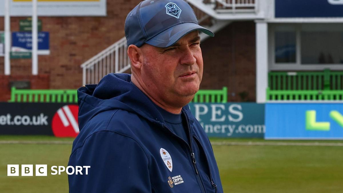 Mickey Arthur: Derbyshire head of cricket signs new one-year deal