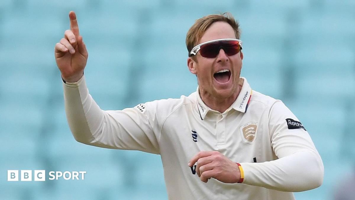 County Championship: Essex drive Leicestershire to observe on County Championship: Essex drive Leicestershire to observe on