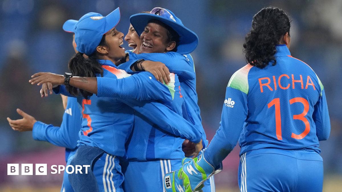 India beat Pakistan amid controversy, confusion - and bugs