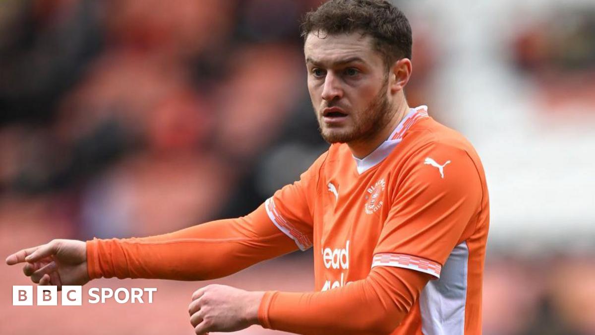 Elliot Embleton: Carlisle United sign Blackpool midfielder