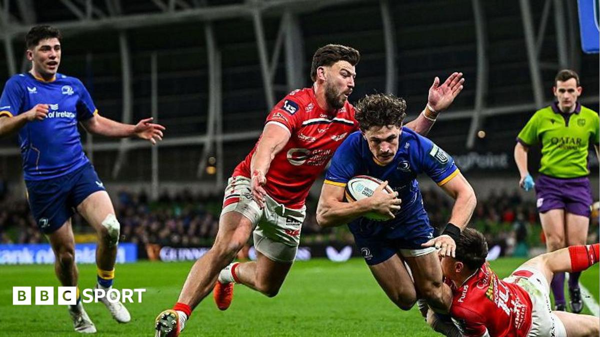 URC: O'Brien double extends Leinster lead over Scarlets and Glasgow lead Benetton after disallowed try - follow live text