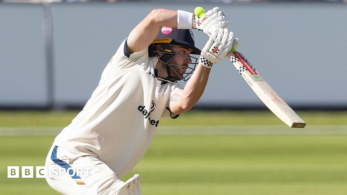 Jewell passes 1,000 for season at rainy Lord's