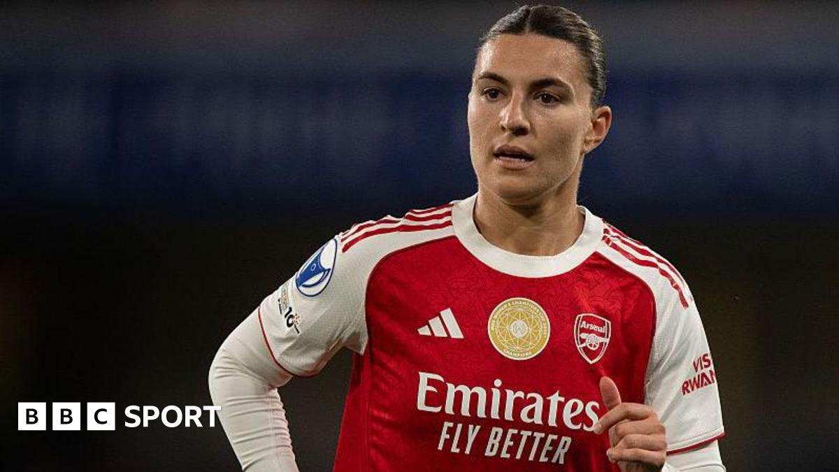 Steph Catley: Arsenal defender signs new contract