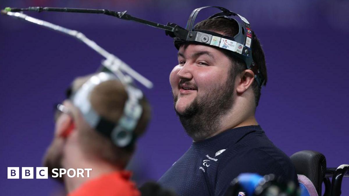 Will Arnott: GB boccia Paralympian dies, aged 25