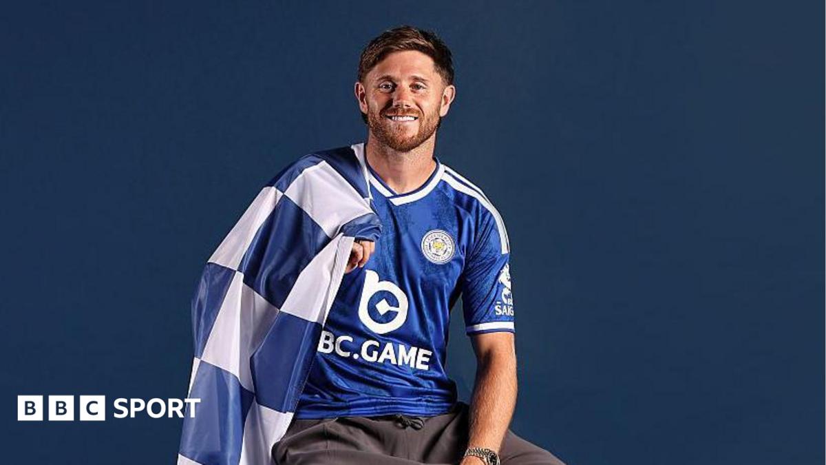 Wes Burns: Leicester City sign winger from Ipswich Town