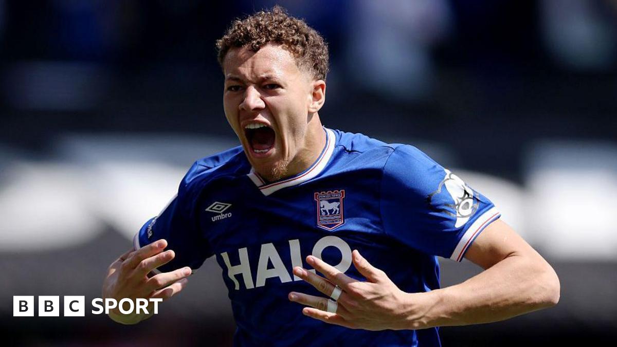 Ipswich rykker opp til Premier League etter 3-0-seier mot QPR
