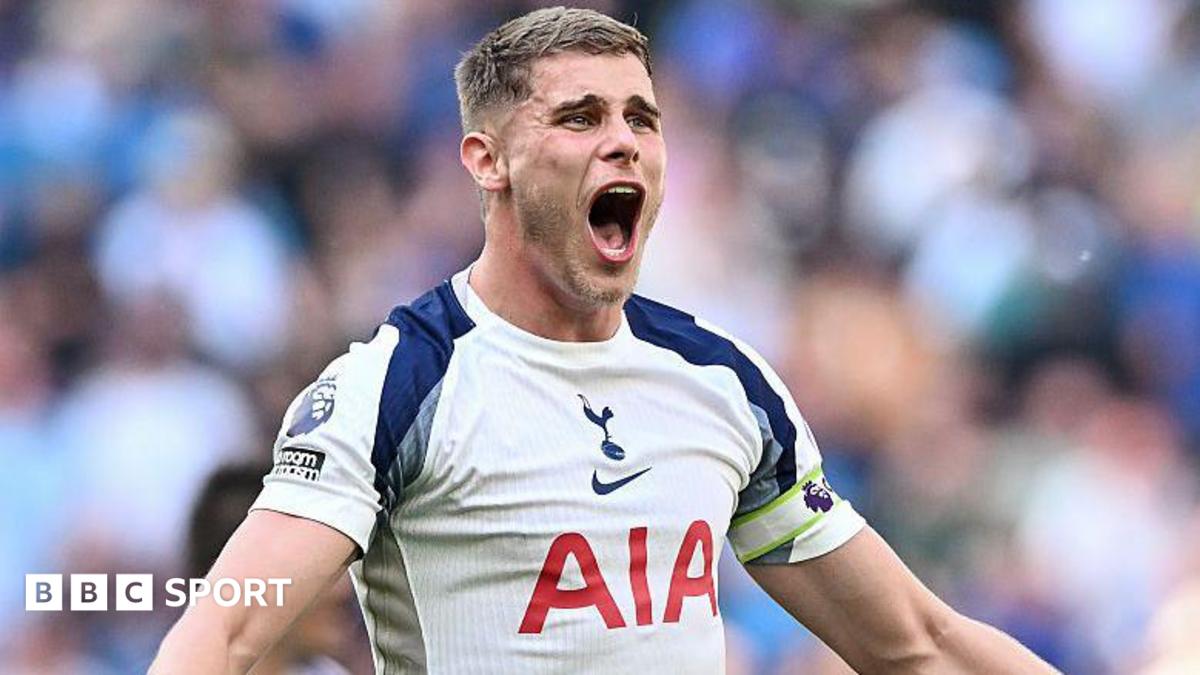 Van de Ven signs new long-term deal with Spurs