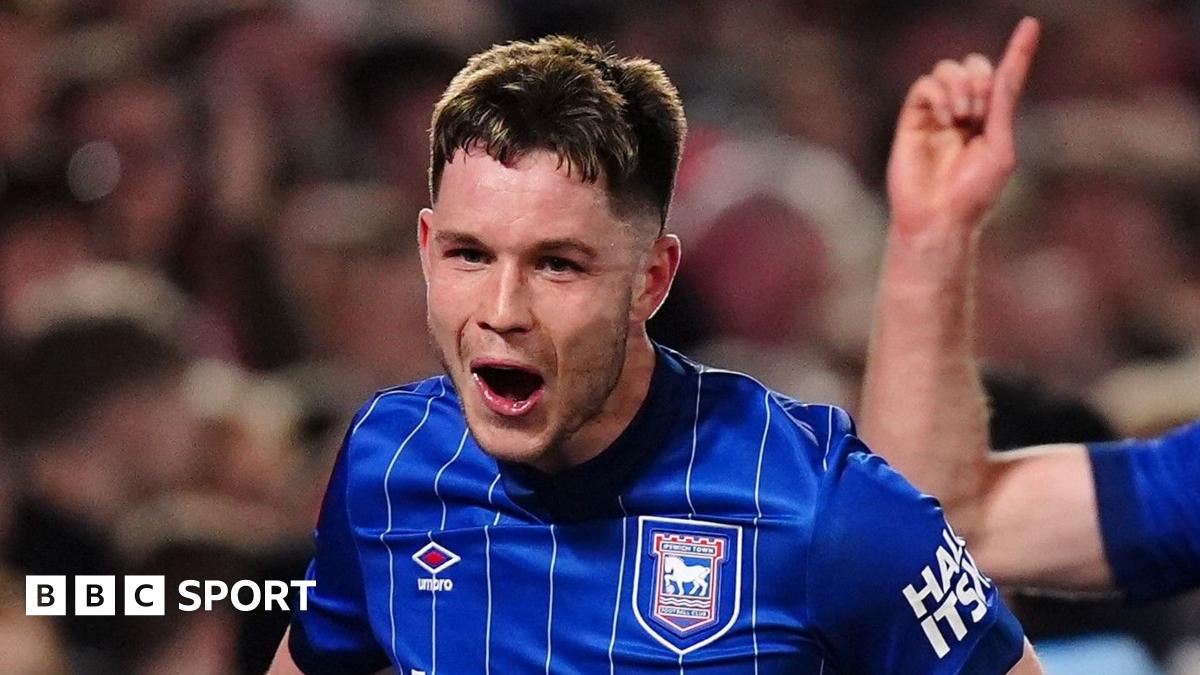 Scotland add striker Hirst for Nations League ties