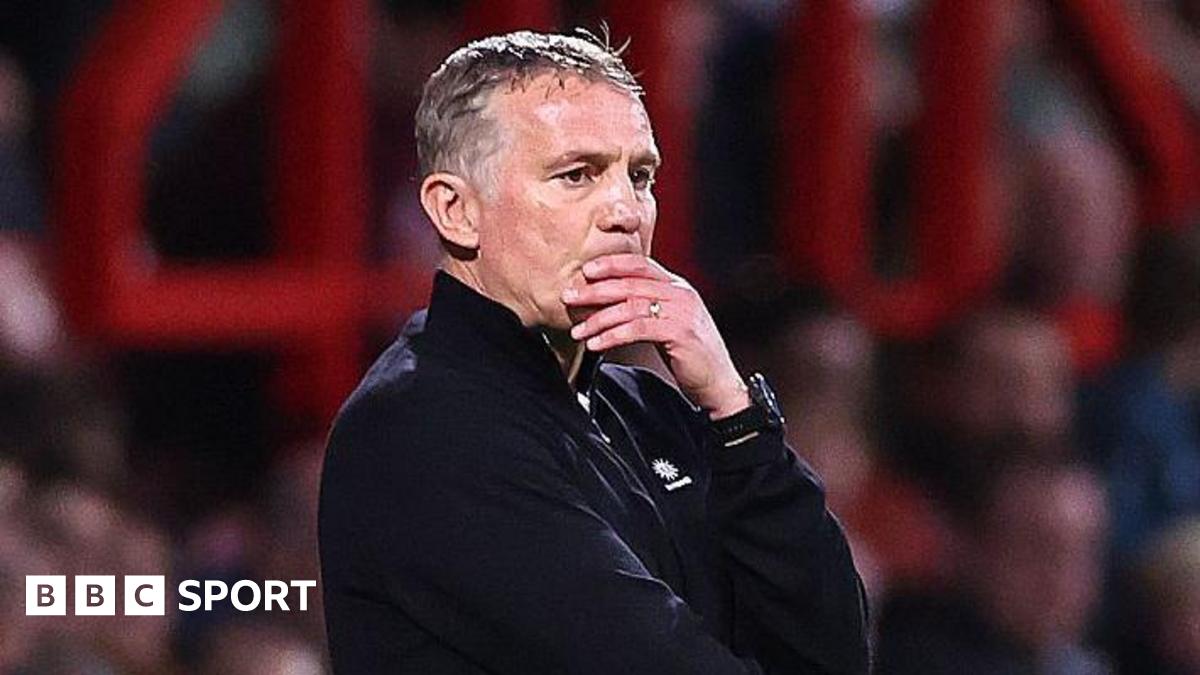 bbc.co.uk - BBC Sport - Wrexham hold training game ahead of Birmingham City trip