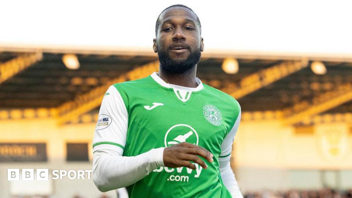 'Top professional' Hoilett agrees new deal at Hibs