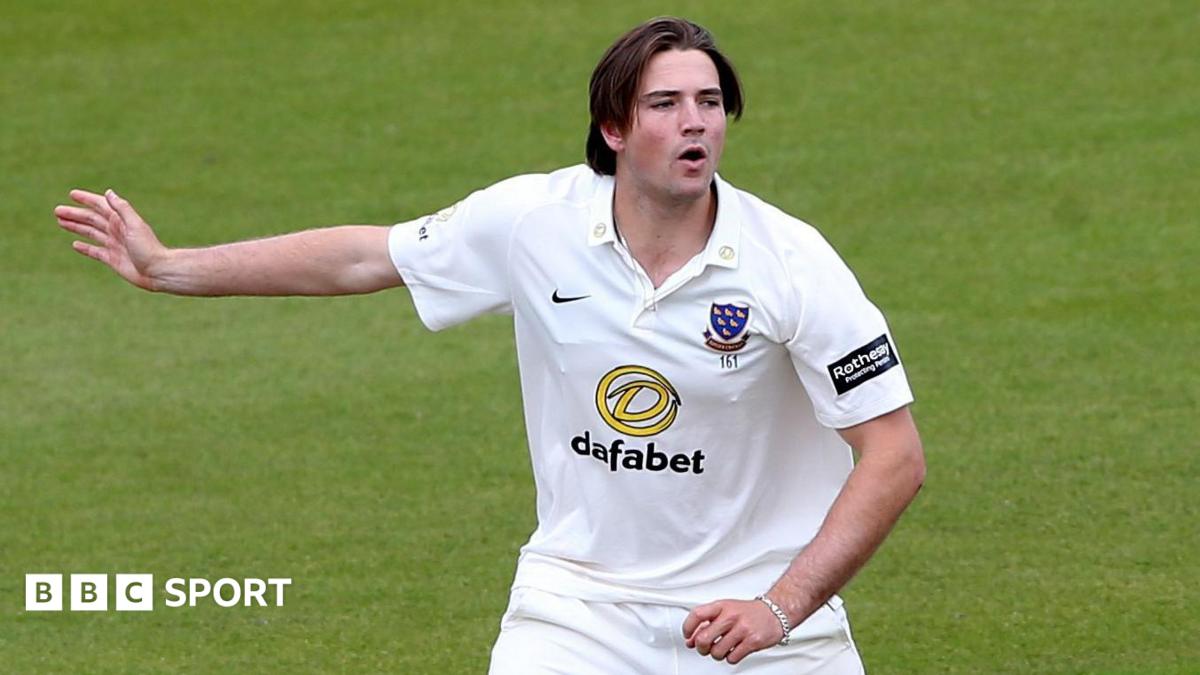 Sussex go top after beating Glamorgan