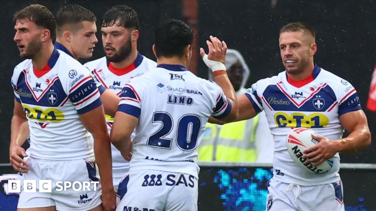 Wakefield move into top six after thumping Giants