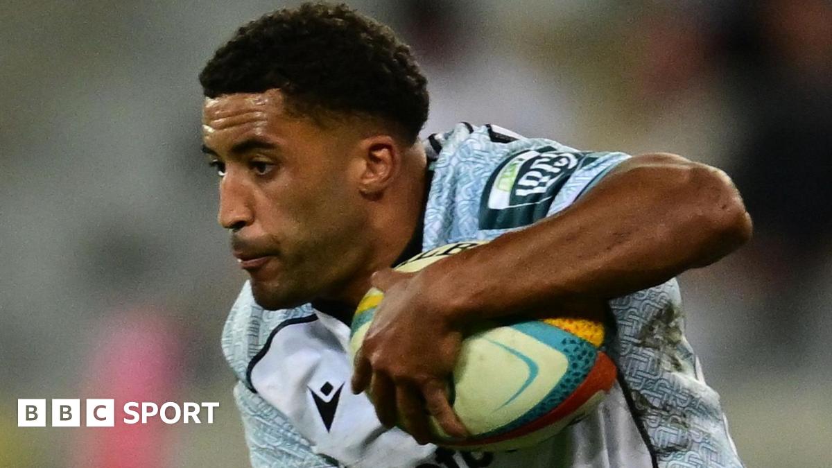Wales wing Giles signs new Ospreys contract