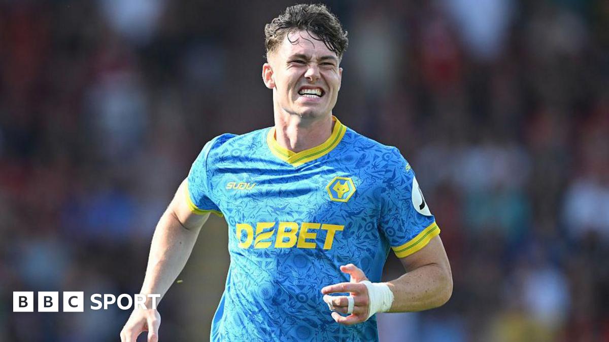 Wolves reject £50m Newcastle bid for Strand Larsen