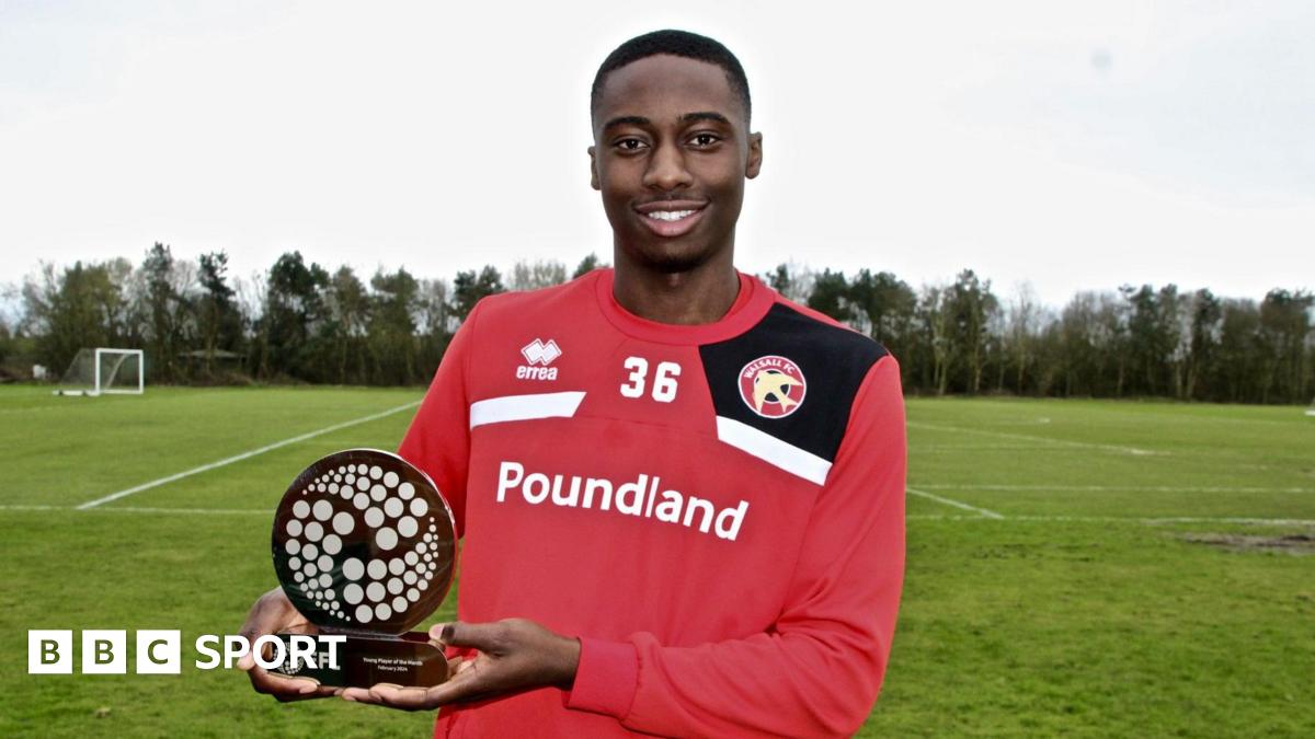 Norwich City defender Adegboyega named EFL Young Player of Month - BBC Sport