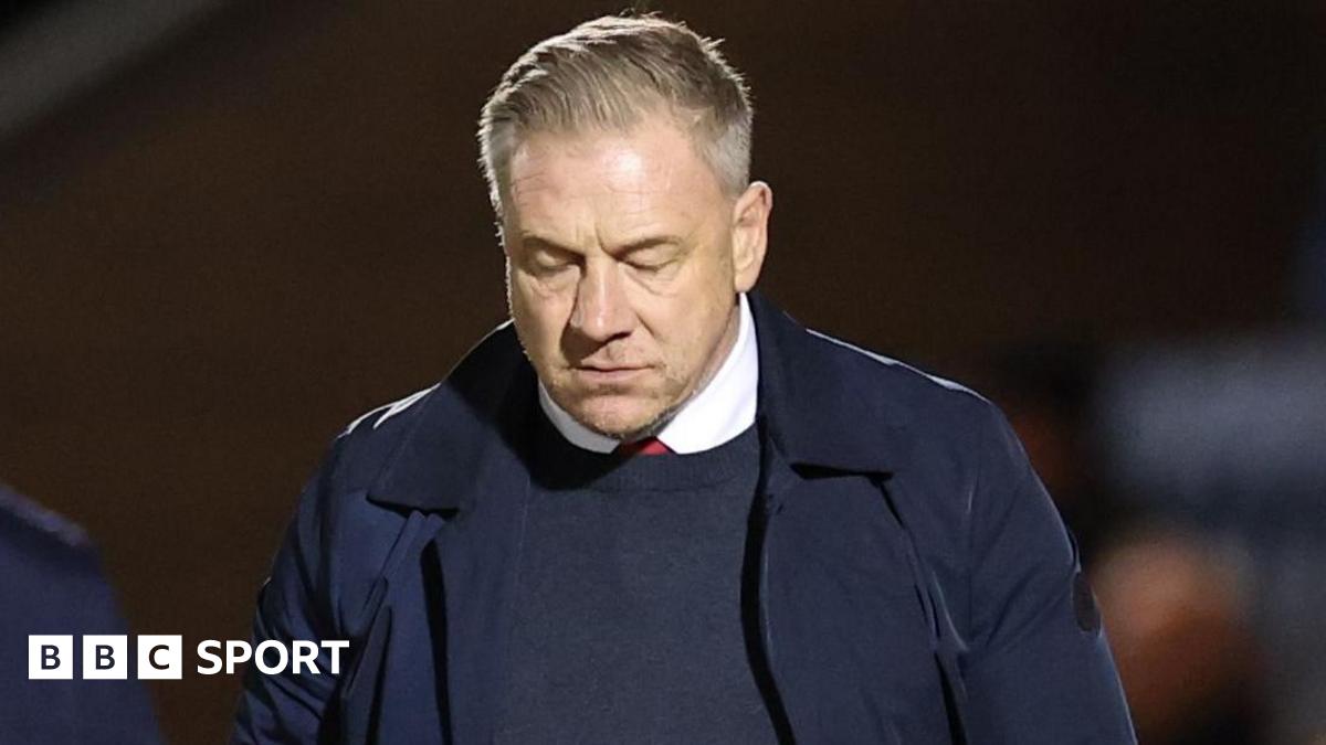 Crawley Town sack manager Lindsay after winless run