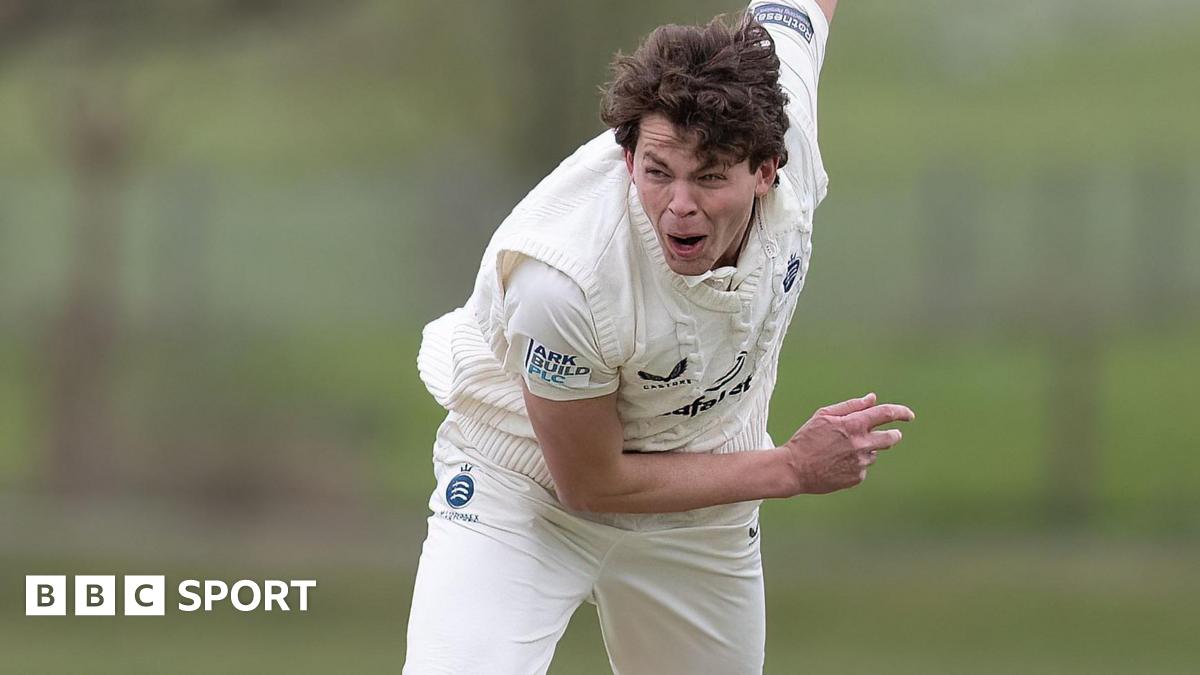 Gloucs sign Middlesex seamer Brookes on loan